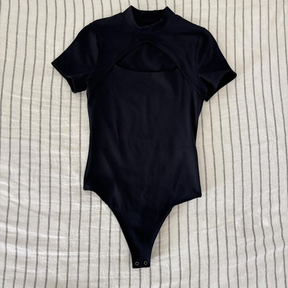 Abercrombie and fitch triangle cutout